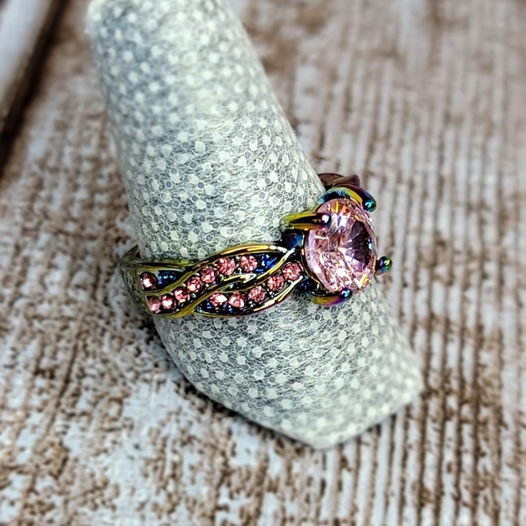 Women's Ring Size 8 - Picture 4 of 5